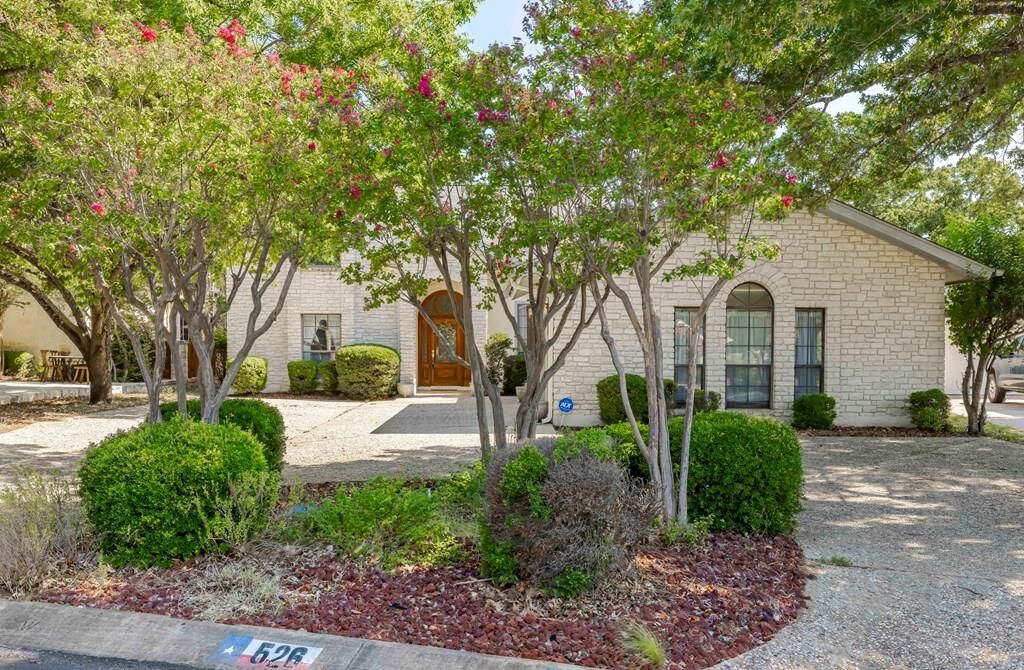 Property Photo: 526 Oakland Hills Lane TX 78028