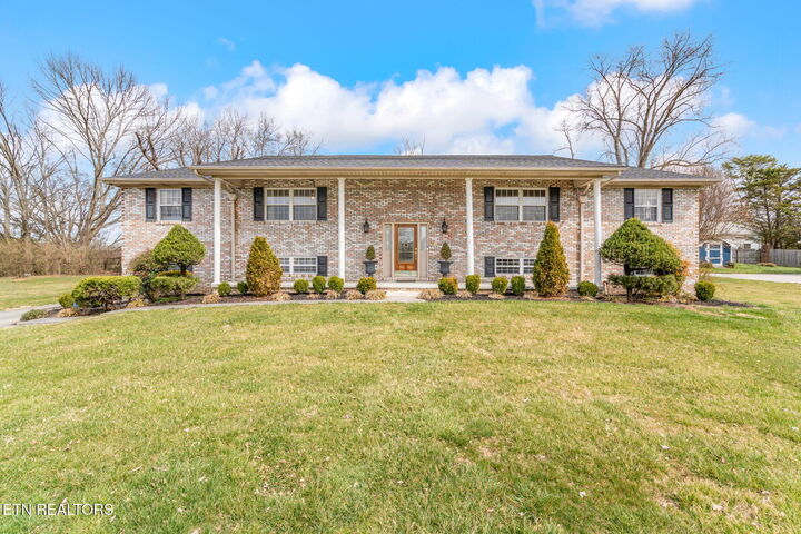 Property Photo: 608 E Grinnell Circle TN 37924