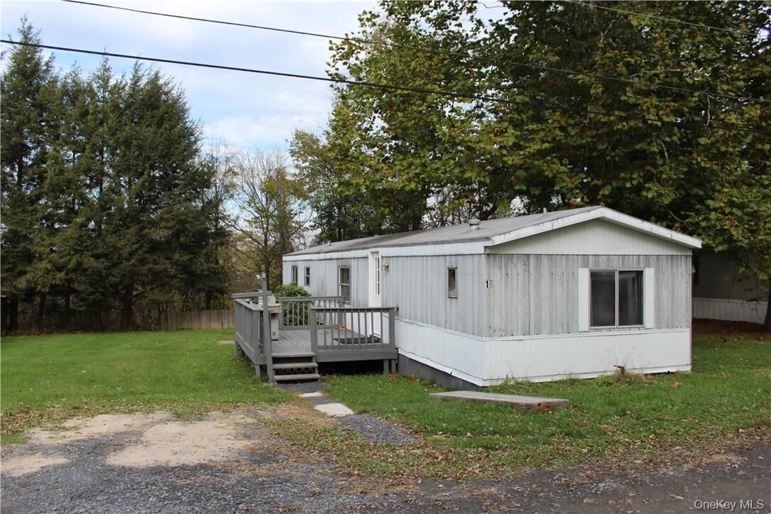 Property Photo: 16 Tanglewood Park Drive NY 12542