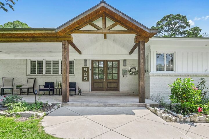 Property Photo:  909 Covington Drive  TX 75904 