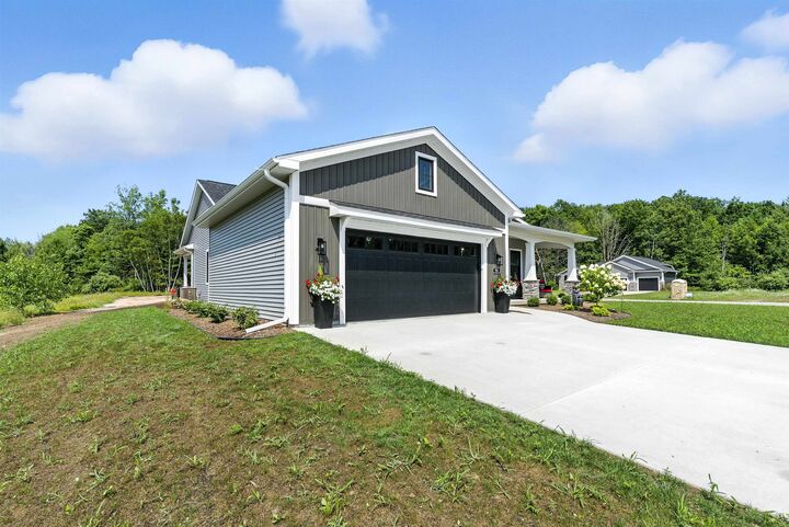 Property Photo:  701 Broadhead  MI 48642 