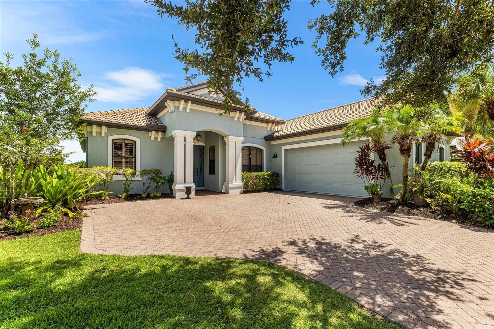 Property Photo: 14261 Sundial Place FL 34202