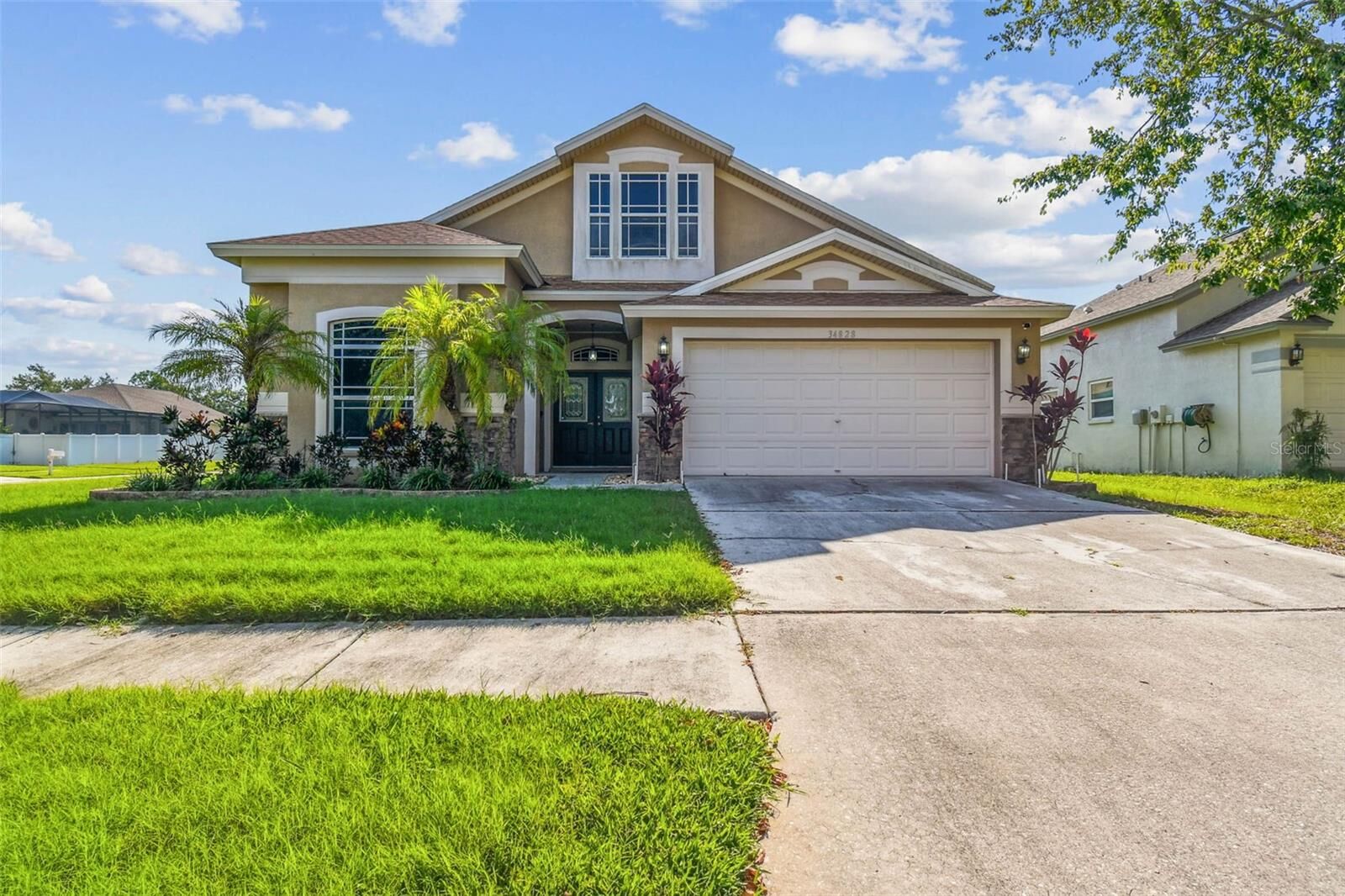 Property Photo: 34828 Prairie Ridge Way FL 33541