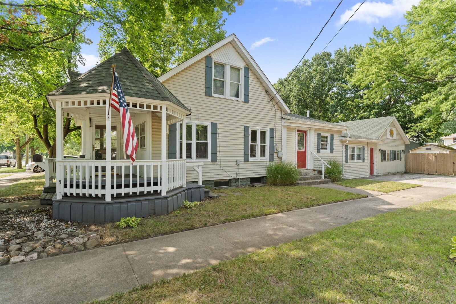 Property Photo:  1123 Cass Street  MI 49120