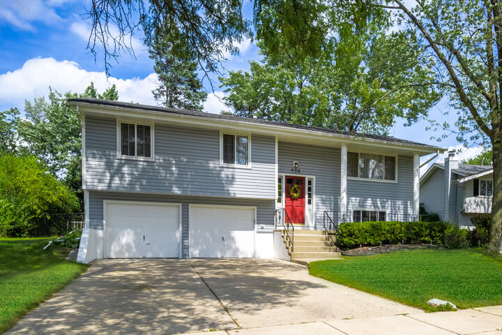 Property Photo: 908 Jeffery Court IL 60193