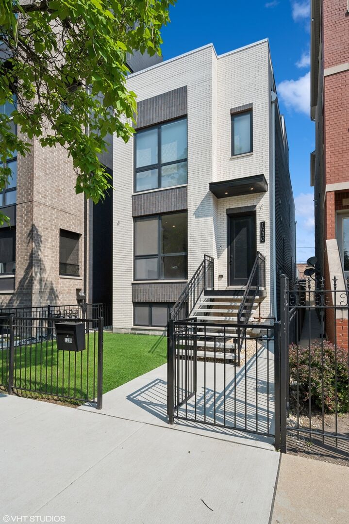 1530 W Ohio Street  Chicago IL 60642 photo