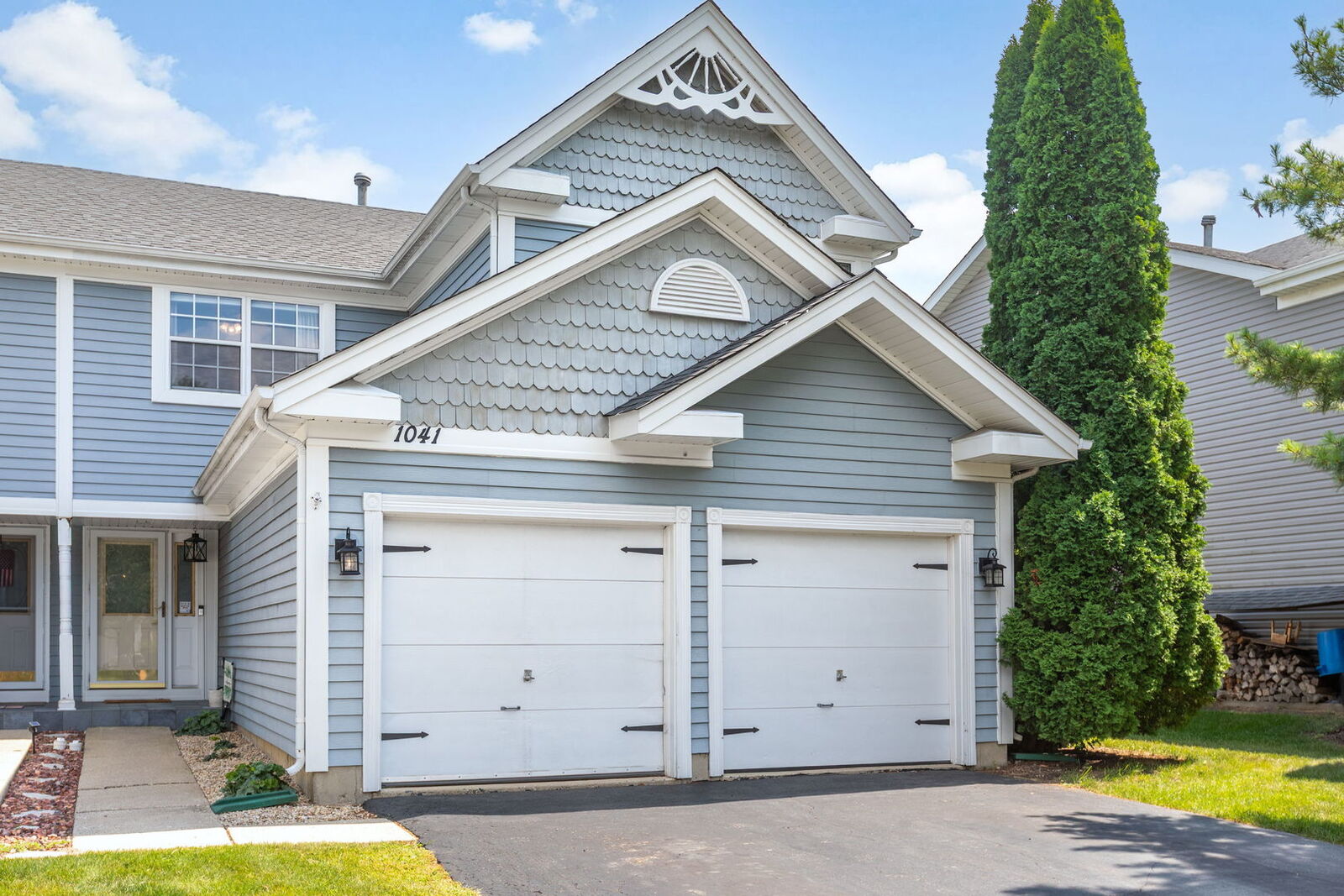 Property Photo: 1041 Dartmouth Drive IL 60103