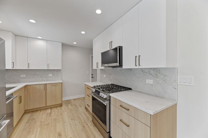 Property Photo: 931 Holmes Avenue IL 60015