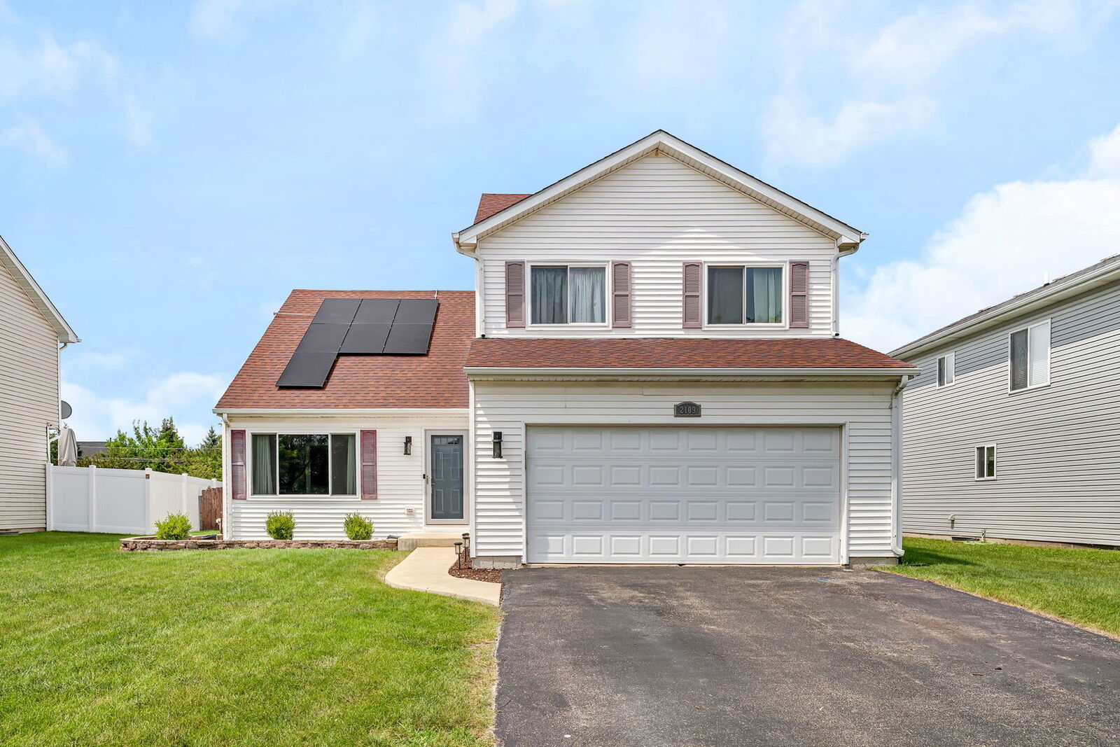 Property Photo:  2109 Gray Hawk Drive  IL 60586 