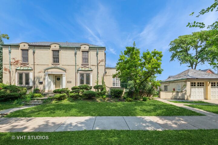10057 S Bell Avenue  Chicago IL 60643 photo