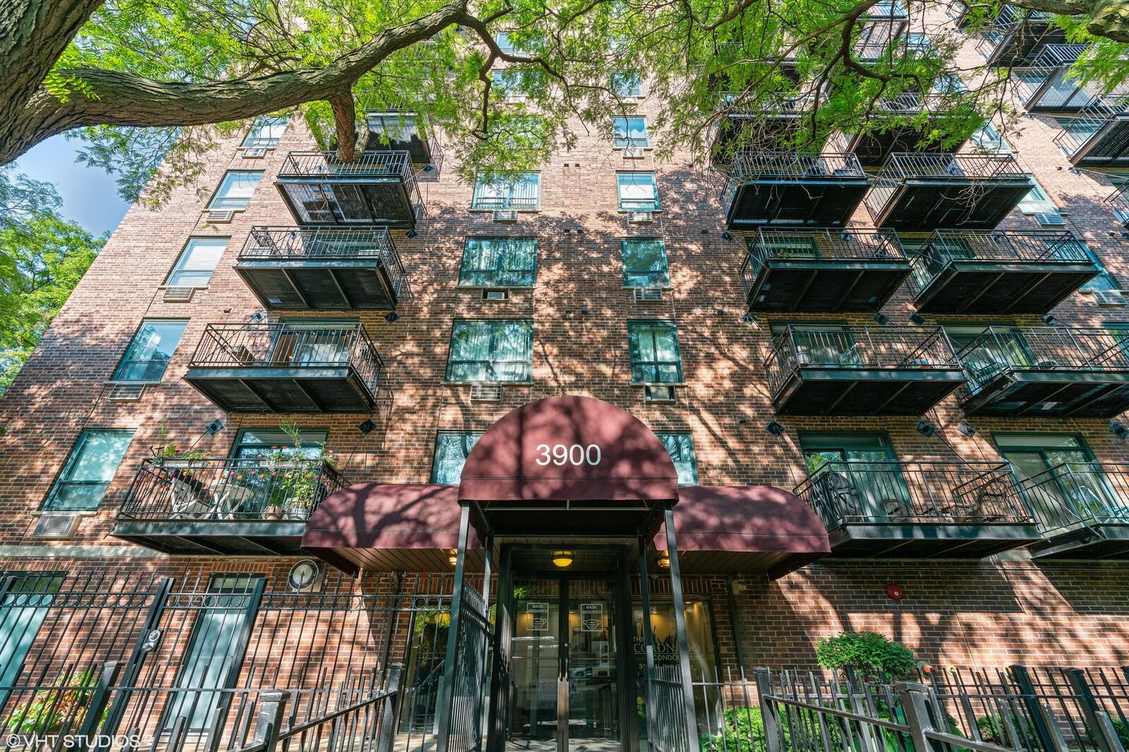 Property Photo: 3900 N Pine Grove Avenue 409 IL 60613