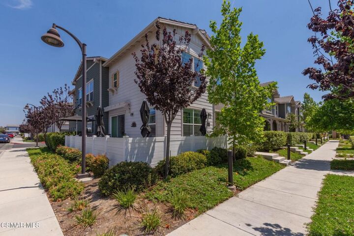 Property Photo:  114 Red Brick Drive 1  CA 93065 
