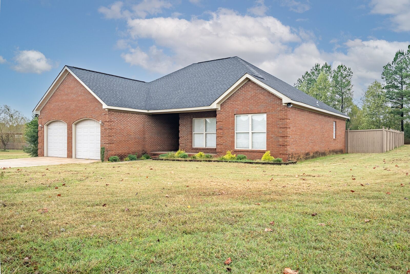Property Photo: 52 Braden Cv AL 35652
