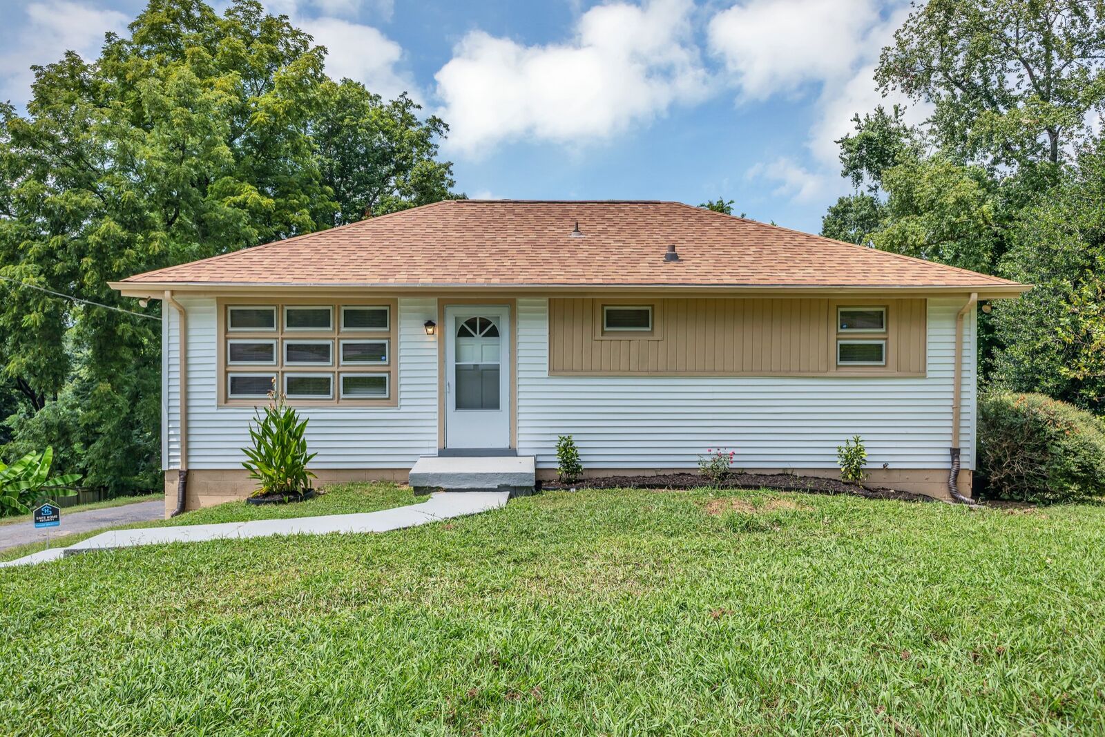 Property Photo: 2209 Maplecrest Dr TN 37214