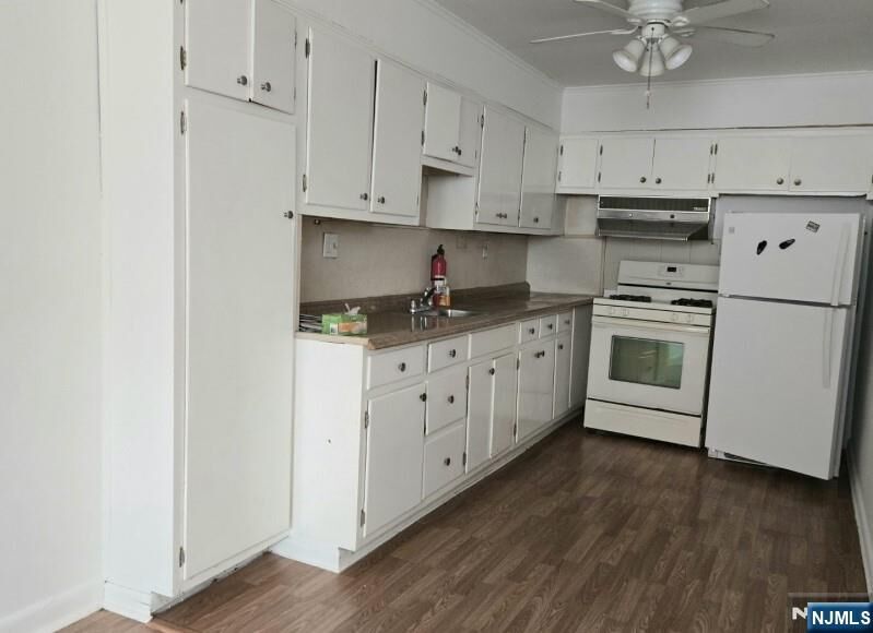 Property Photo:  305 Green Avenue  NJ 07071 