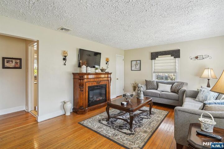 Property Photo:  17 Cliff Street  NJ 07044 