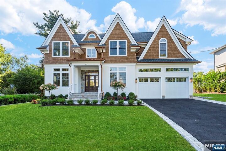 Property Photo:  229 Bogert Place  NJ 07652 