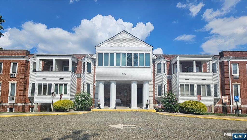 Property Photo:  520 Newark Pompton Turnpike 300  NJ 07444 