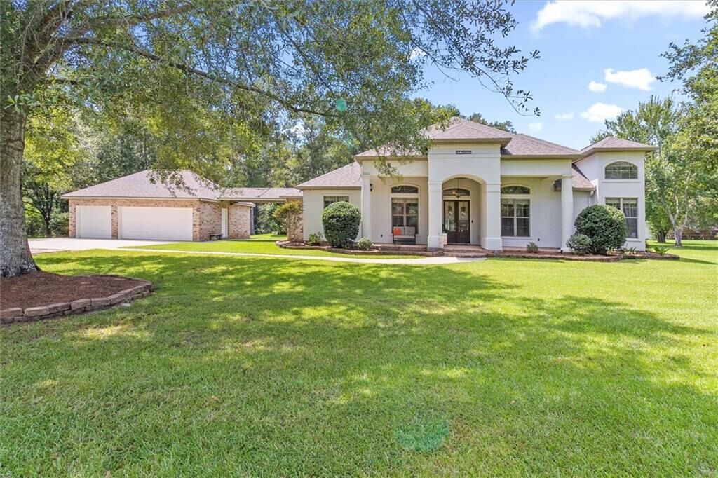 Property Photo: 17 Terrace Drive LA 70435