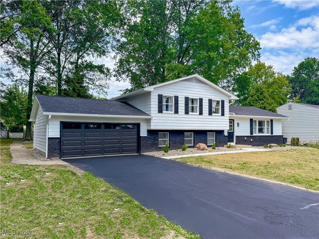 Property Photo: 3793 Bellwood Drive SE OH 44484
