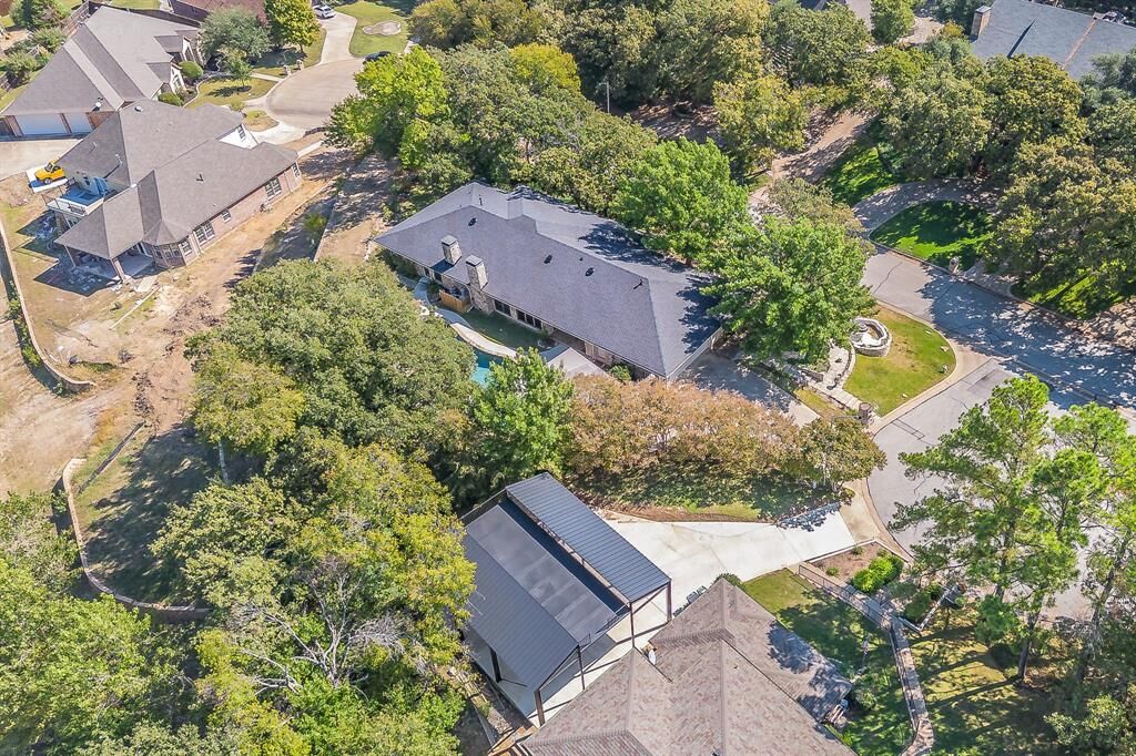 Property Photo: 2406 Drawbridge Drive TX 76012
