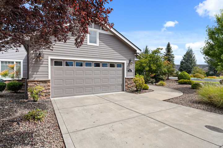 Property Photo:  115 Sandridge Way  OR 97524 