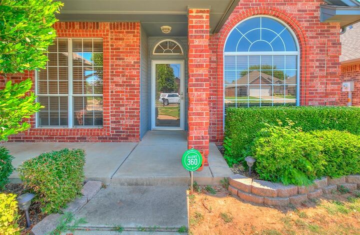 Property Photo:  1824 NE 11th Street  OK 73160 