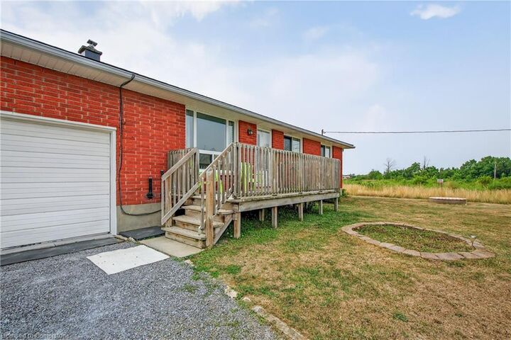 Photo de la propriété:  2041 Third Street Louth  ON L2S 6P9 