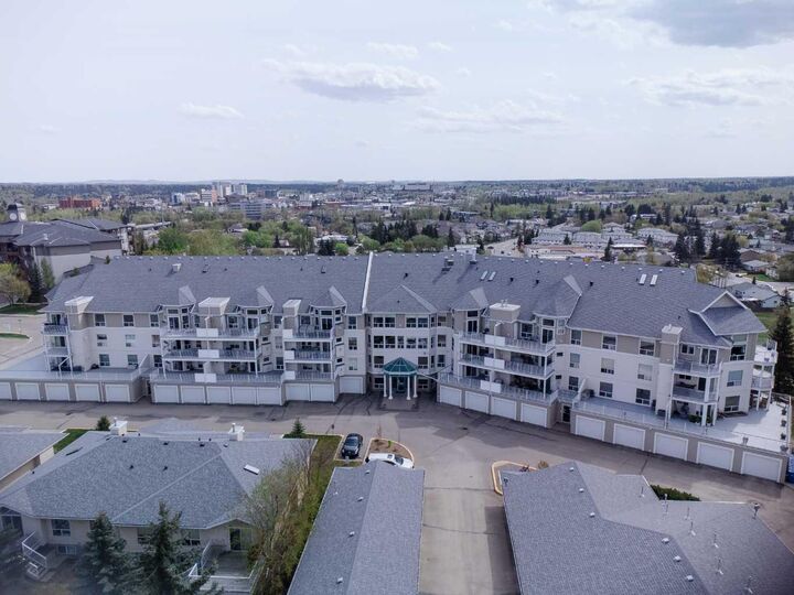 Property Photo: 6118 53 Avenue 204 AB T4N 6P7