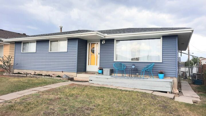 1005 2 Street SE  Drumheller AB T0J 0Y6 photo