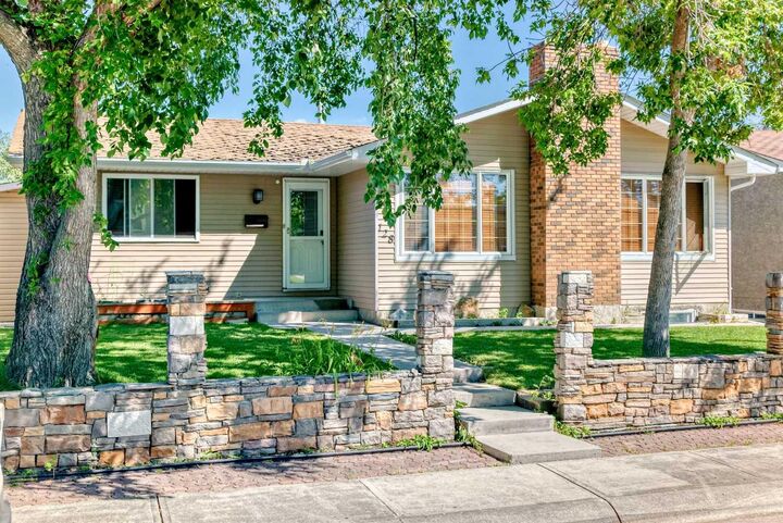 128 Whiteside Crescent NE  Calgary AB T1Y 2A7 photo