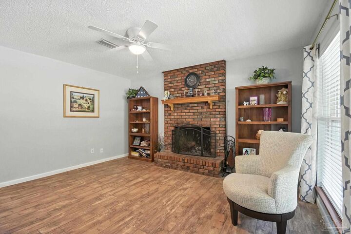 Property Photo:  5510 Holley St  FL 32583 