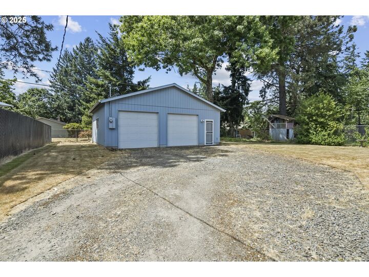 Property Photo:  1105 SE 175th Pl  OR 97233 