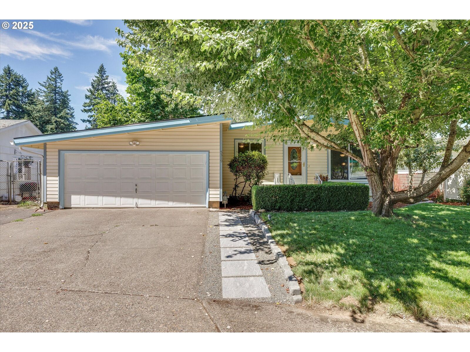 Property Photo: 5319 SE 129th Ave OR 97236
