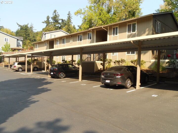 Property Photo: 2680 SW 87th Ave 8 OR 97225