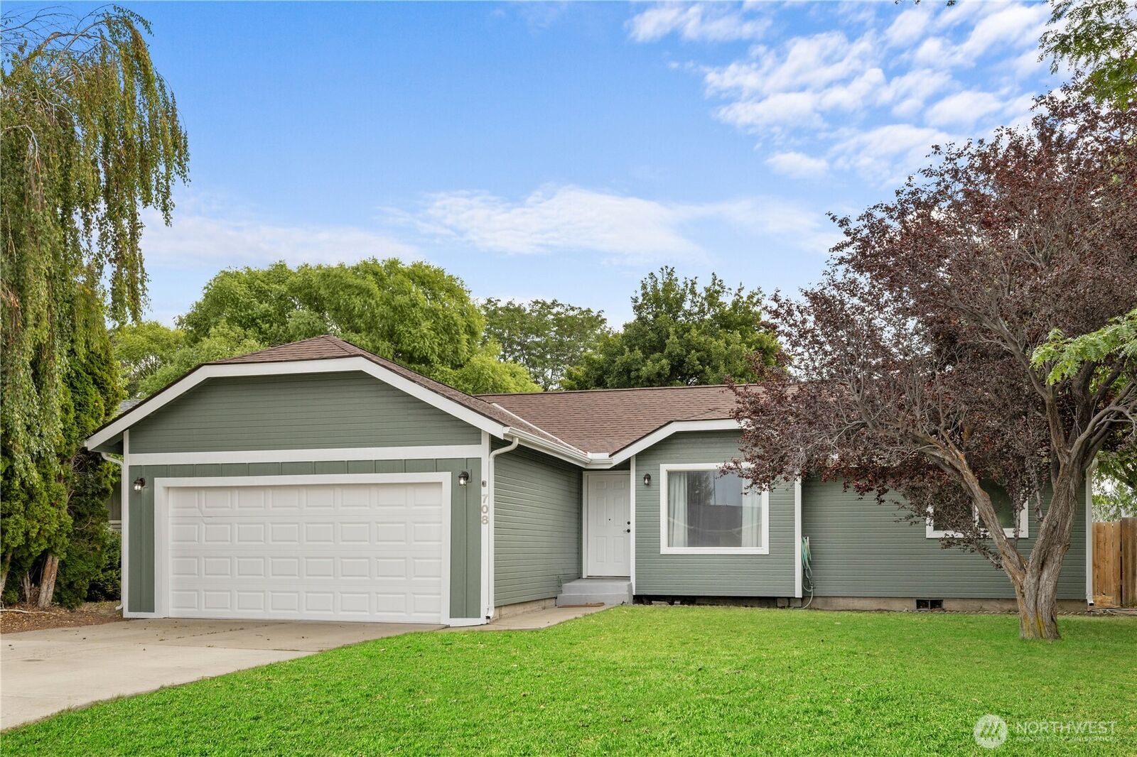 Property Photo: 708 N Spokane Street WA 98934