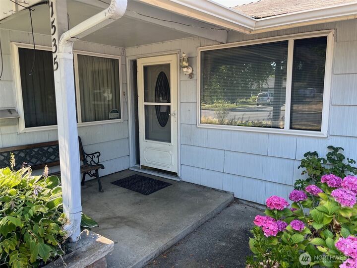 Property Photo:  1535  23rd Street SE  WA 98002 