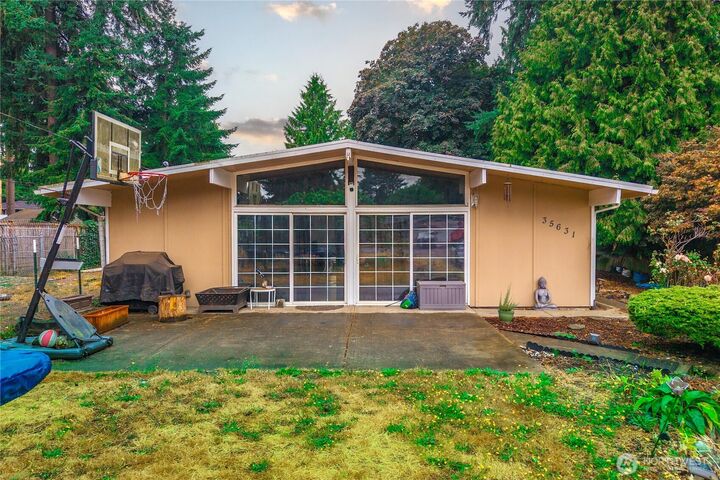 Property Photo: 35631 13th Avenue SW WA 98023