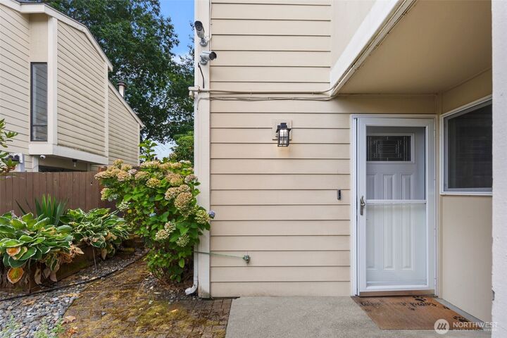 Property Photo: 1901 M Street NE 2005 WA 98002