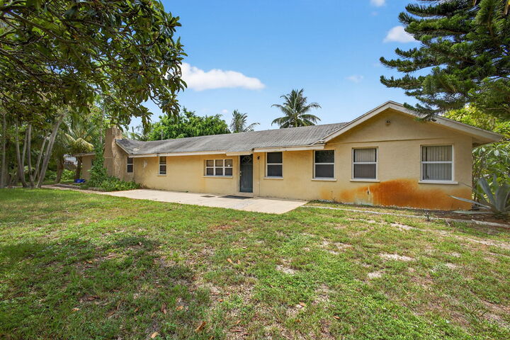 Property Photo:  129 Fleming Avenue  FL 33463 