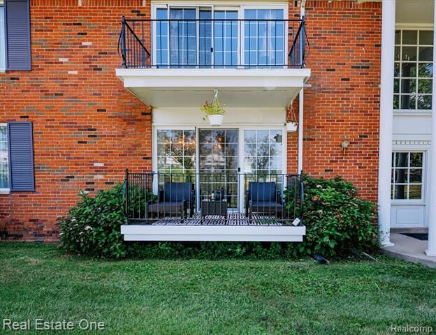 Property Photo:  430 Fox Hills Drive N A-1  MI 48304 