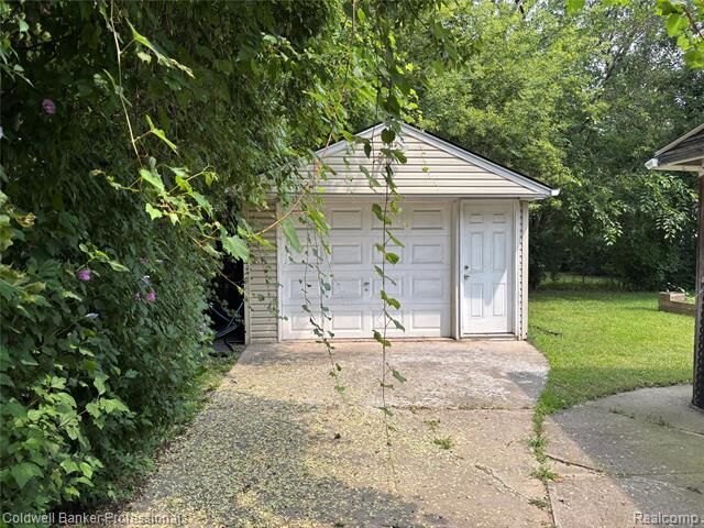 Property Photo: 12022 Beech Daly Road MI 48239