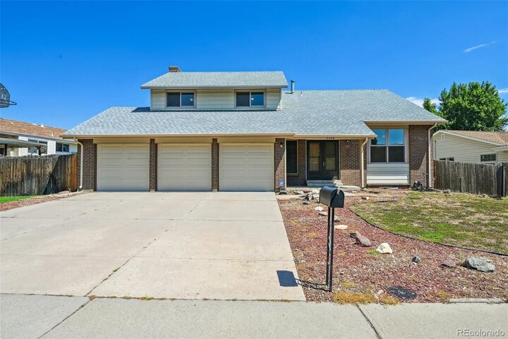 Property Photo:  3320 S Olathe Way  CO 80013 