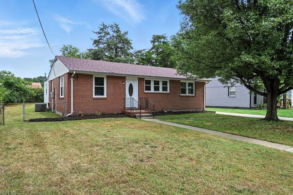 Property Photo:  1207 Drayton Rd  VA 23324 