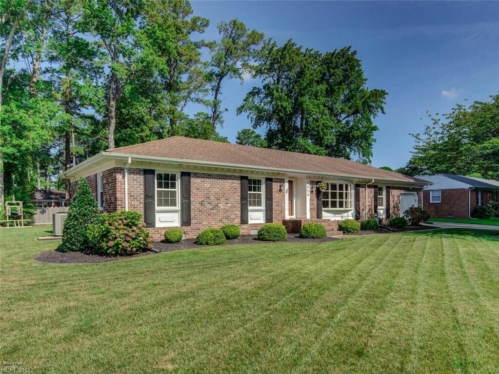 Property Photo: 2824 Meadow Dr VA 23321