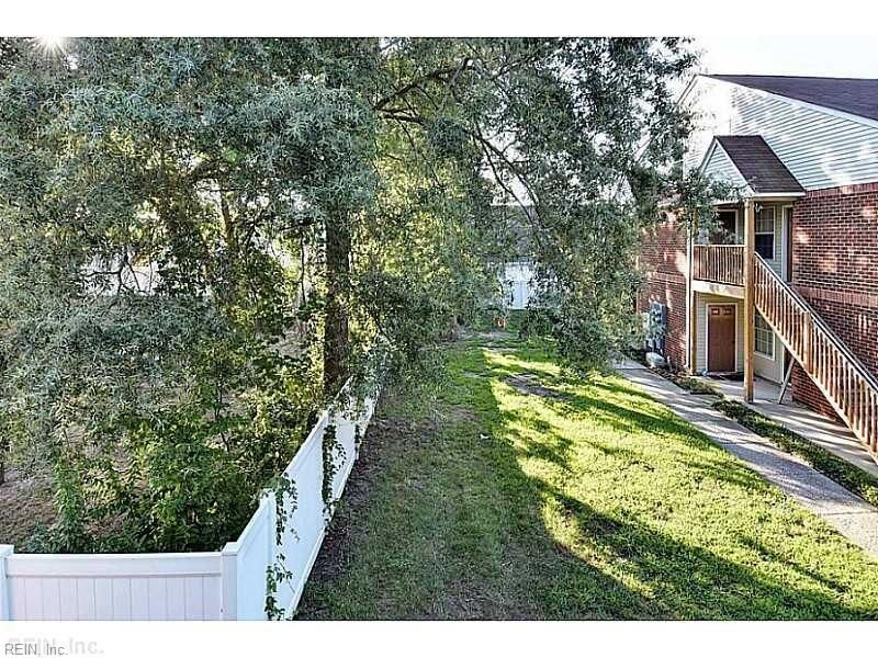 Property Photo: 210 Quarter Trl G VA 23608