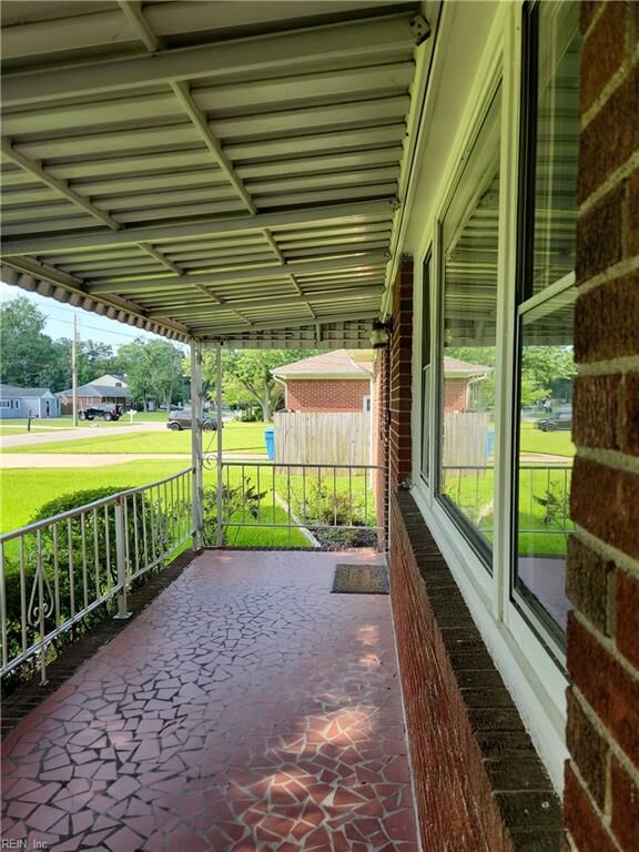 Property Photo:  412 Hartsdale Rd  VA 23462 