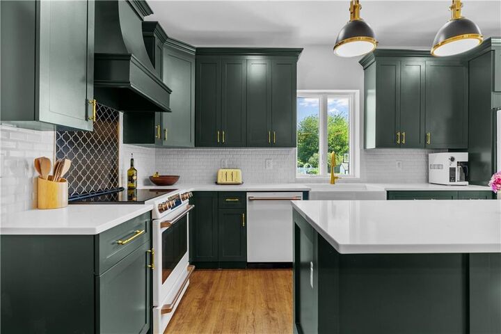 Property Photo: 93 East Main Road RI 02871