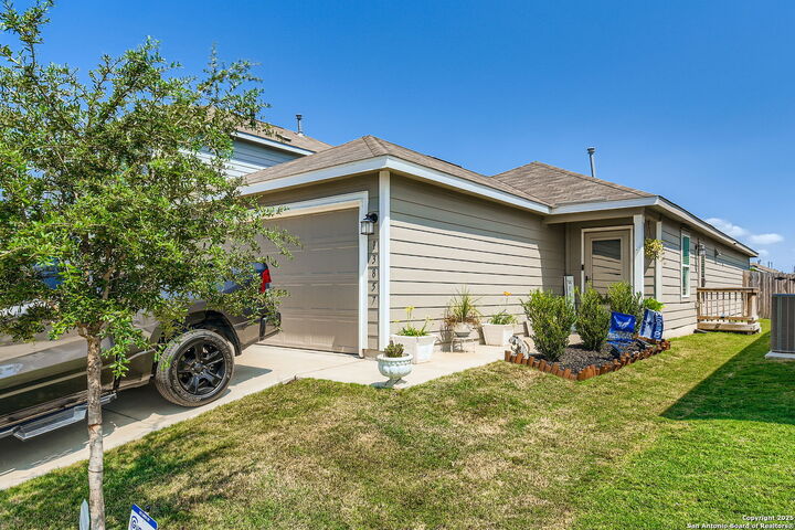Property Photo: 13857 Llama Place TX 78252