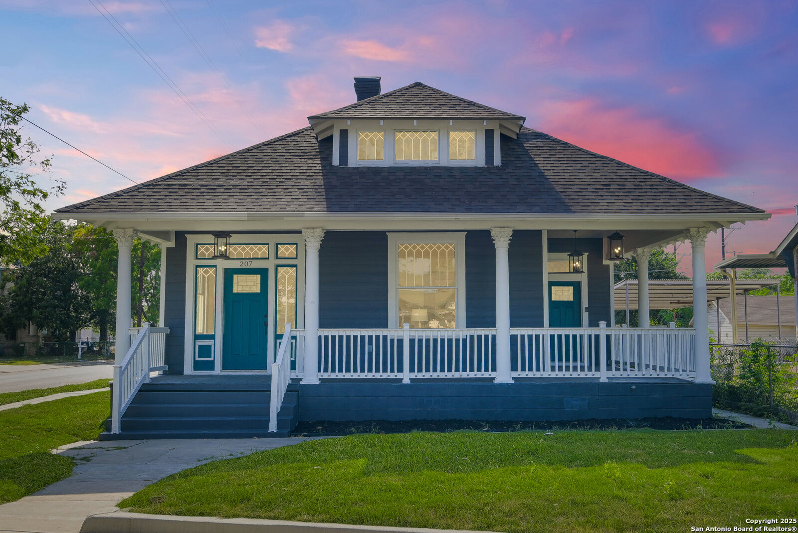 Property Photo:  207 Loretta Pl  TX 78210 